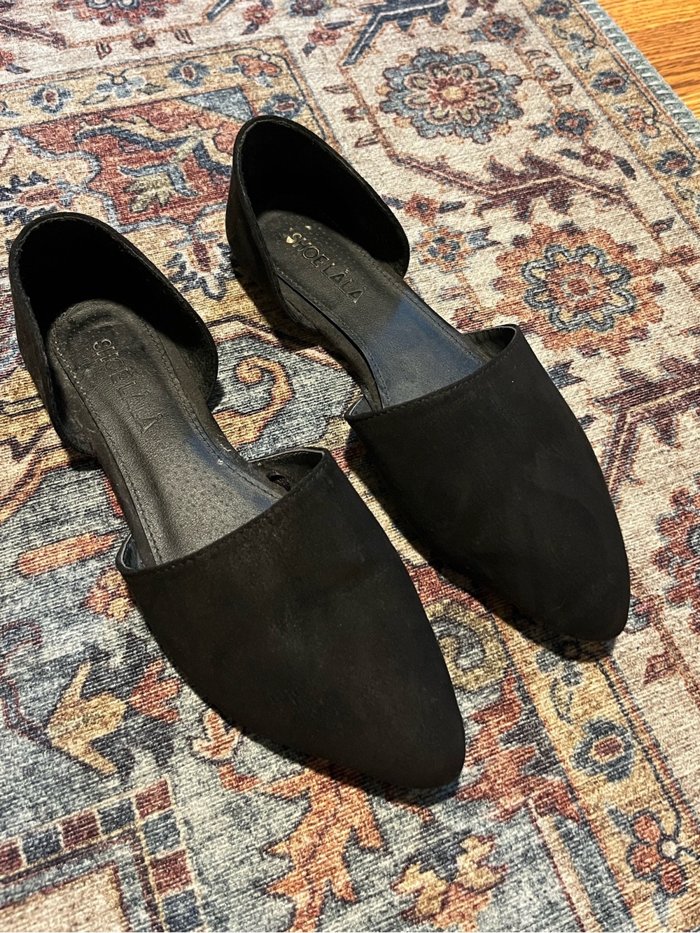 Shoe Lálá Black Pointed Flats - Black